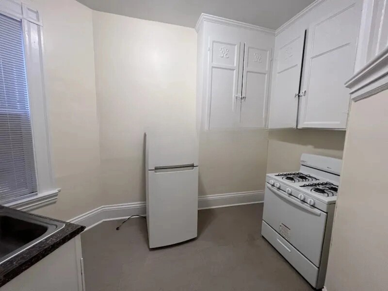 Building Photo - 2 Ware St