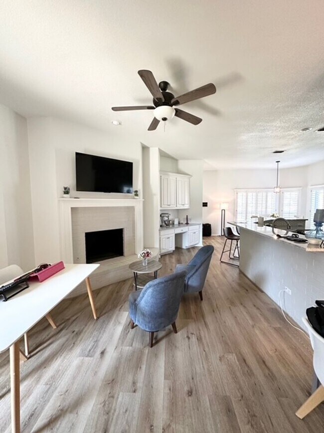 Building Photo - Gorgeous Home For Rent Available July 10th.