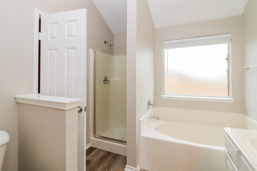 Building Photo - 709 Cumberland Dr