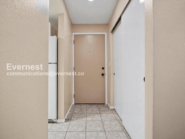 Building Photo - 9398 Redmond - Woodinville Rd NE