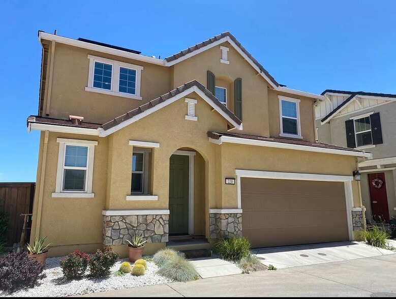 Primary Photo - 220 Uccello Way
