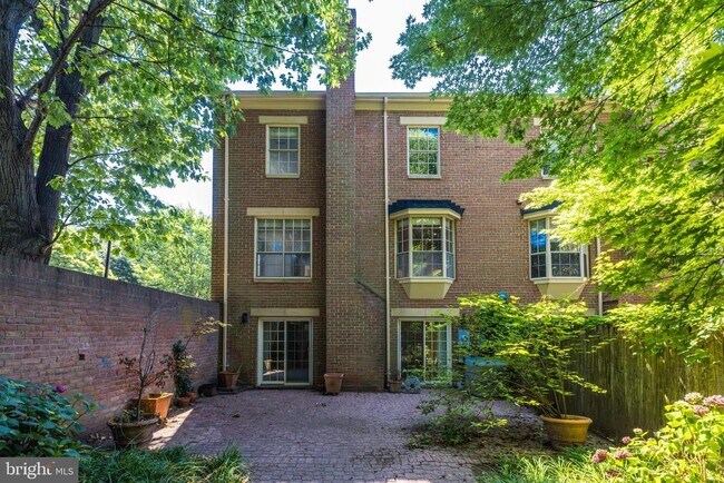 Building Photo - 1412 McLean Mews Ct
