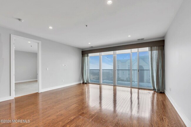 Building Photo - 432 Ocean Blvd N