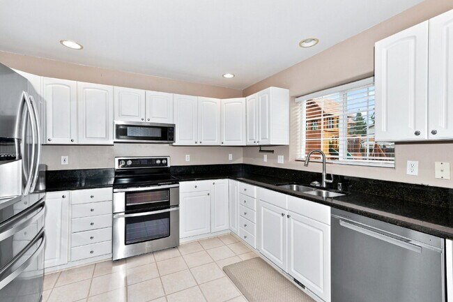 Building Photo - Freshly Updated 4BR Home with Fully Fenced Yard in Monroe- Available NOW for RENT!