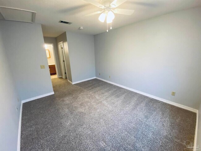 Building Photo - 1000 Sable Dr