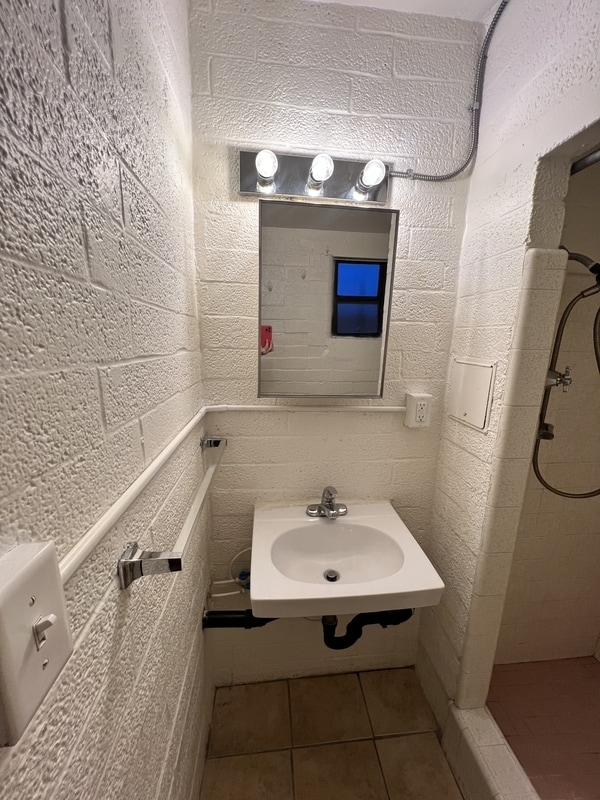 Building Photo - 1643 S State St