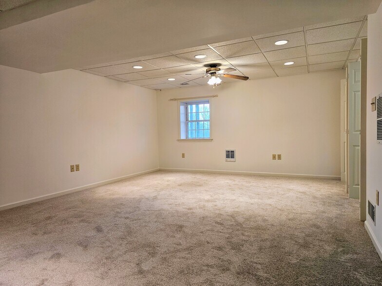 Building Photo - 107 Acorn Ln