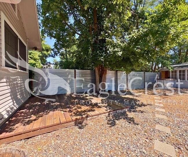 Building Photo - Beautifully Renovated Historic 3 Bedroom Home