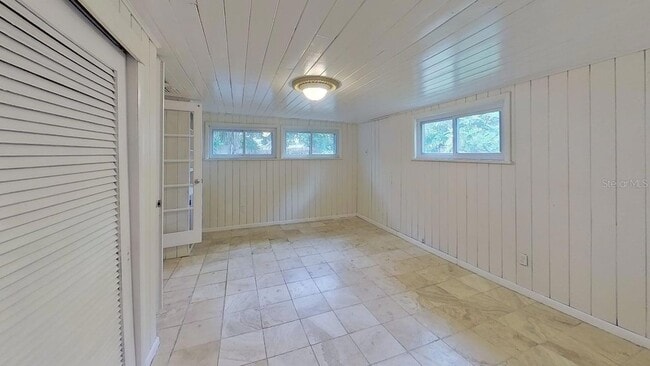 Building Photo - 6374 Hampton Dr N