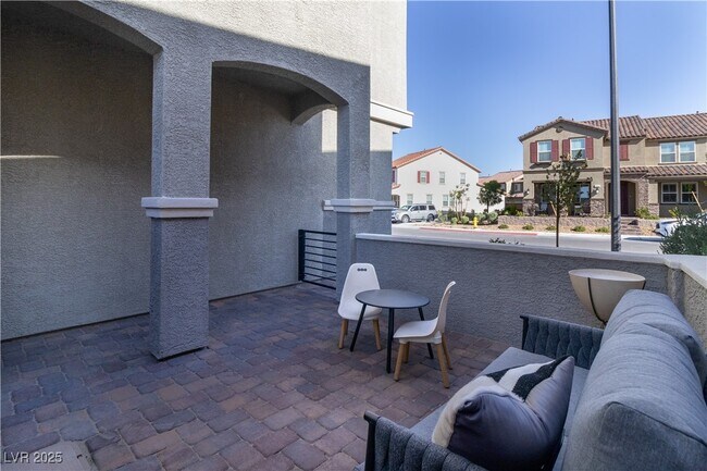 Building Photo - 3561 Dimora St