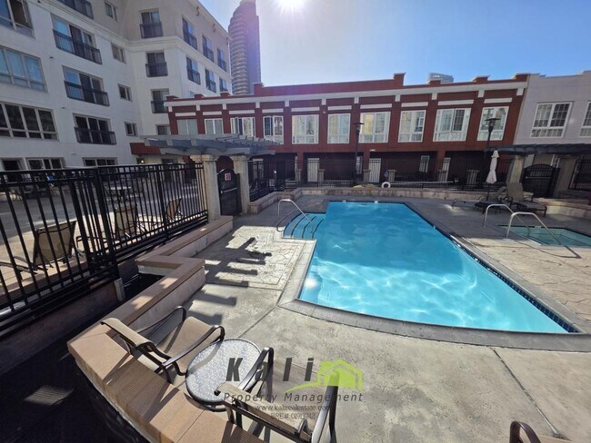 Building Photo - 450 J St