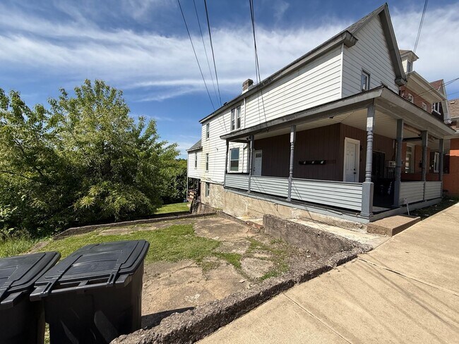 Building Photo - 129 3rd Ave