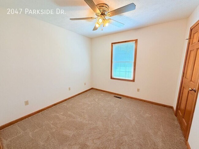 Building Photo - 2047 Parkside Dr