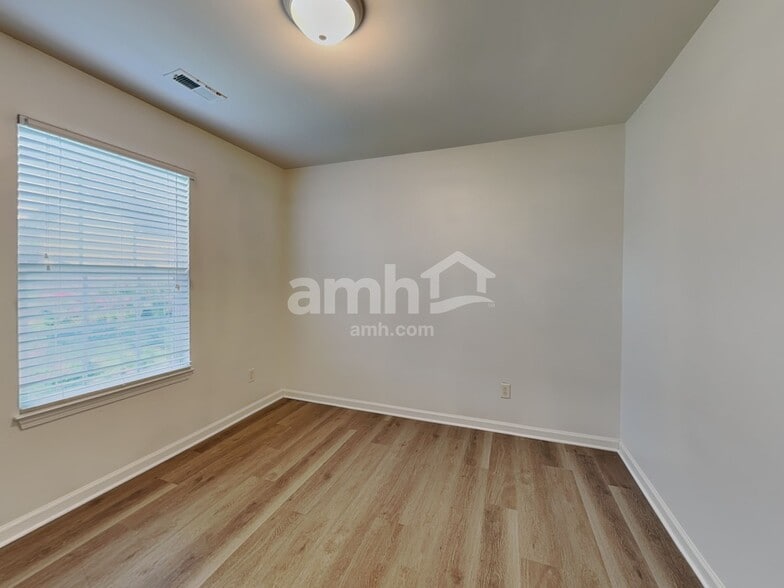 Building Photo - 1516 Clover Ridge Ct
