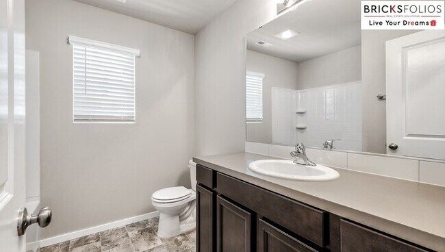 Building Photo - The Perfect Blend of Comfort & Convenience in Puyallup