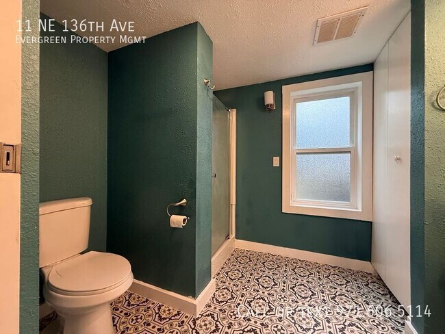 Building Photo - 11 NE 136th Ave