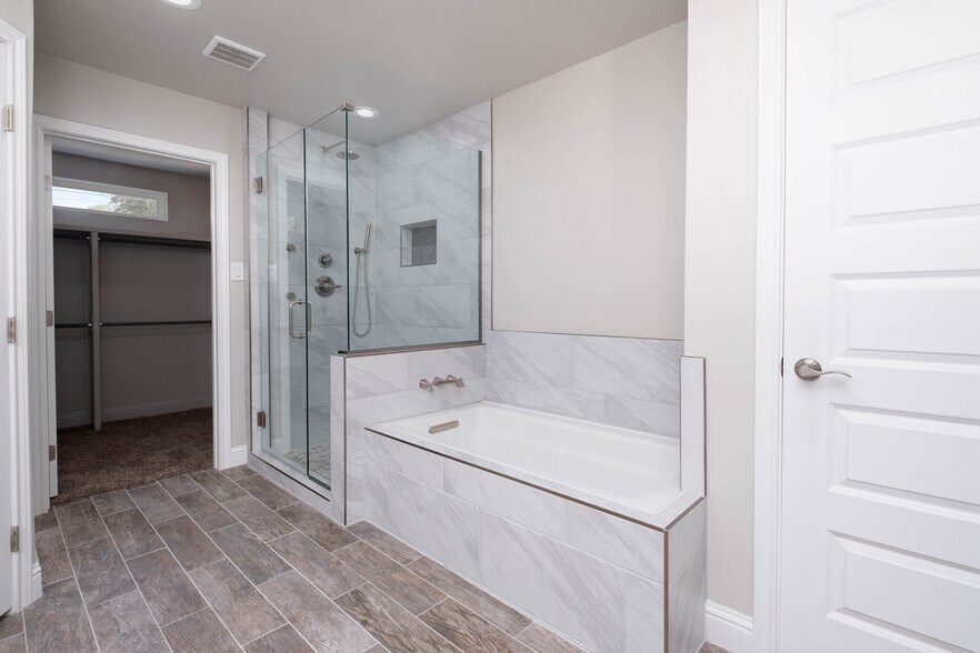 Building Photo - 2007 7th Ave