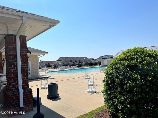 Building Photo - 561 Thorncliff Dr