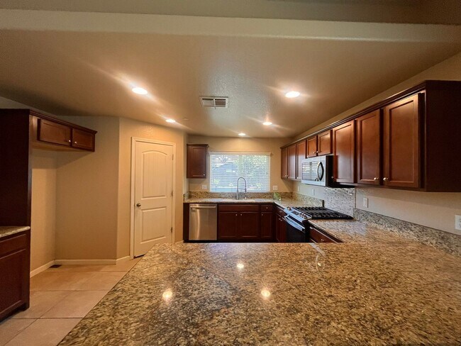 Building Photo - 2307 Tahoe Ave