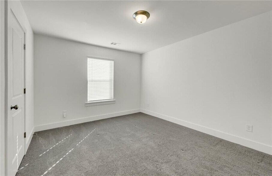 Building Photo - 1903 Plainsboro Dr