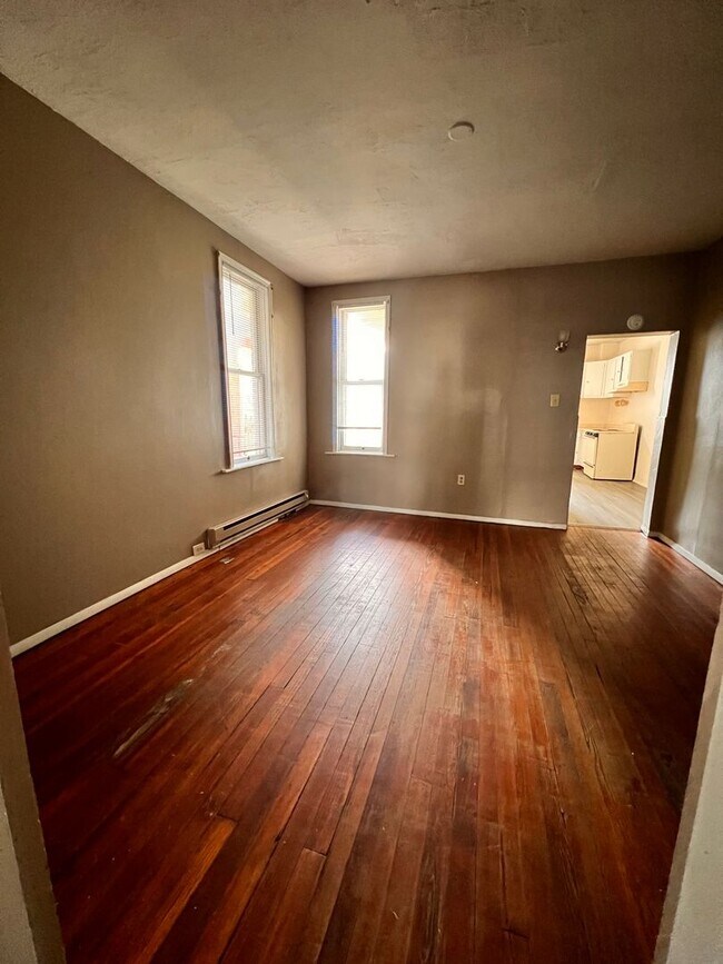 Building Photo - 808 W King St