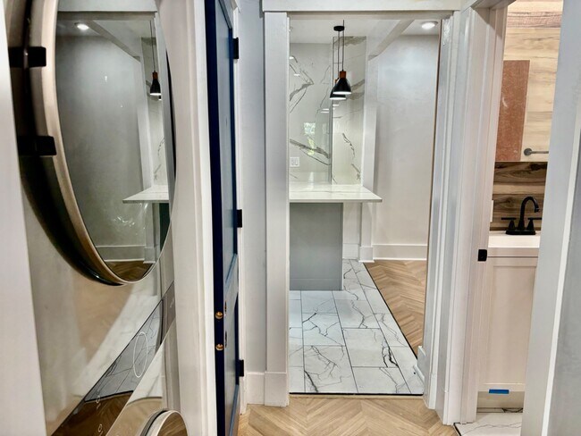 Building Photo - 5616 Phillips Ave