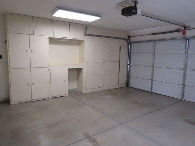 Building Photo - Beautiful River Oaks Single Story Corner Home Near Taylor Elementary School