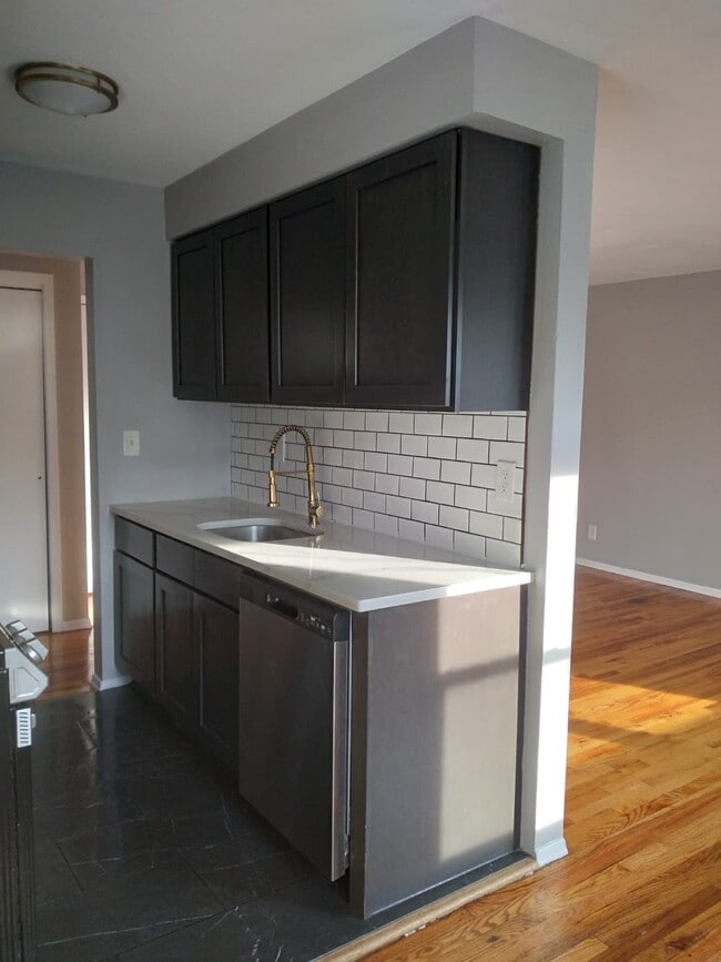 Building Photo - 720 Westfield Ave