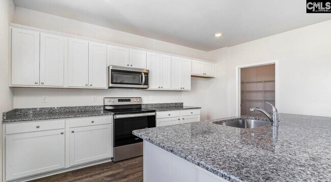 Building Photo - 2075 Grovefield Dr