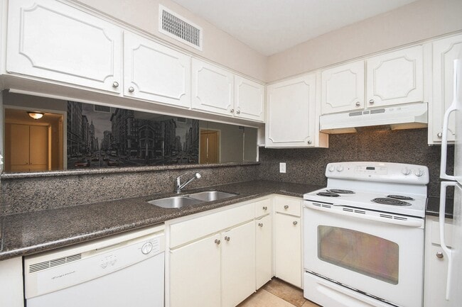 Building Photo - 2585 Marilee Ln