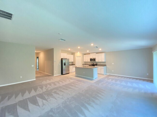 Building Photo - Great SW location 4/2/2 **WON'T LAST**