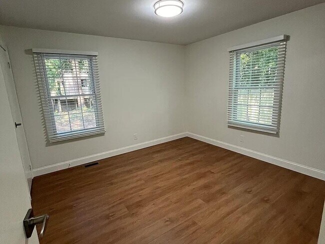 Building Photo - 1719 Chateau Dr