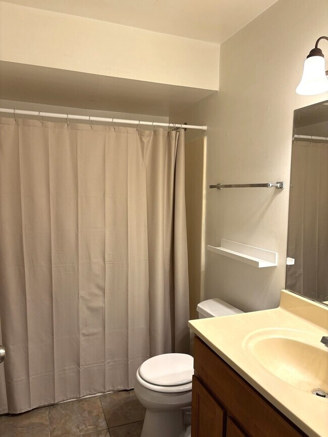 Building Photo - 212 Madison St