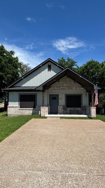 Building Photo - 909 N Randolph Ave