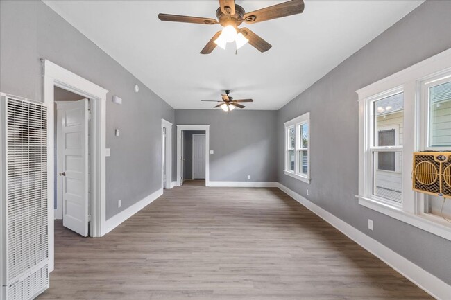 Building Photo - Single-family home with flexible leases - ...