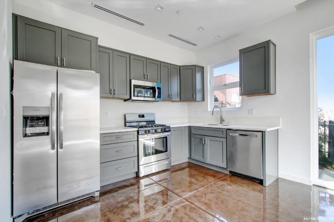 Building Photo - 5407 Huntington Dr