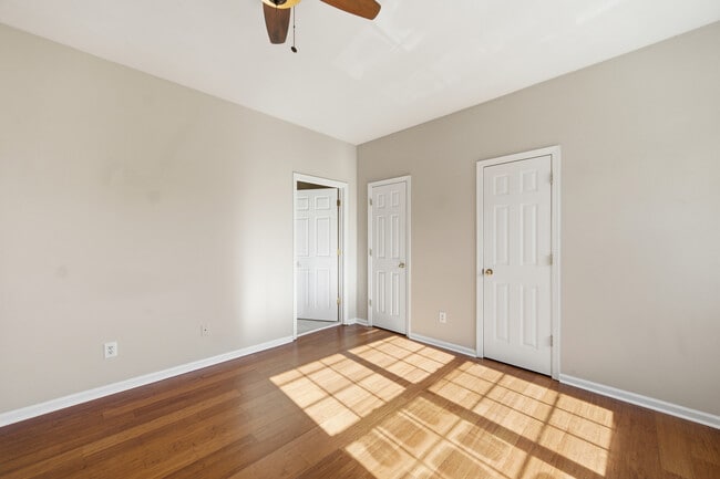 Building Photo - 5456 Summer Crescent