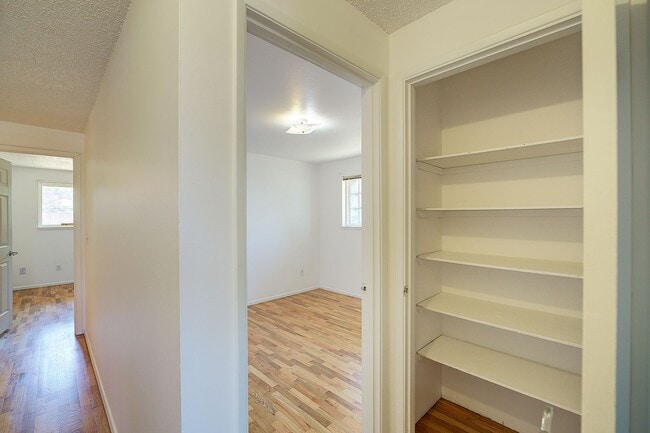Building Photo - 4Bd/2Ba Kent Home