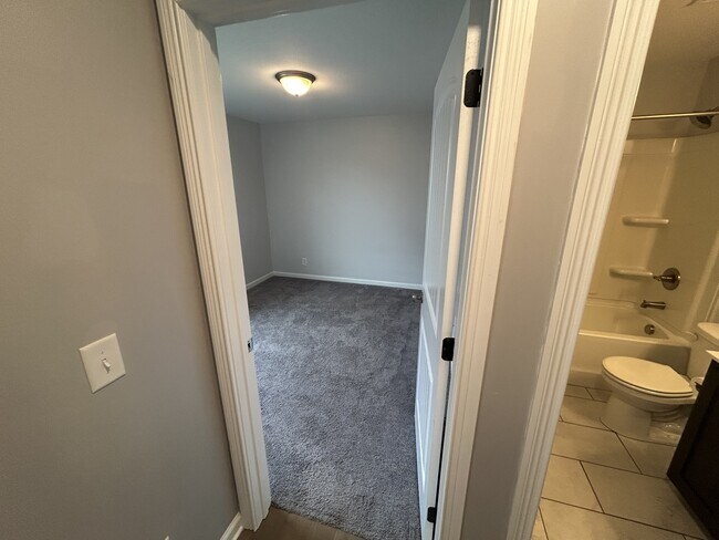 Building Photo - 721 Tidwell Dr