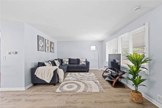 Building Photo - 189 Lawson Rd