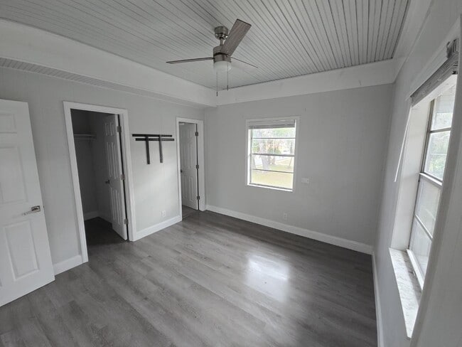 Building Photo - 101 S Moss St