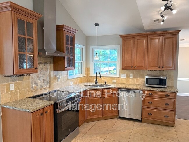 Building Photo - 2321 Heathershire Ln
