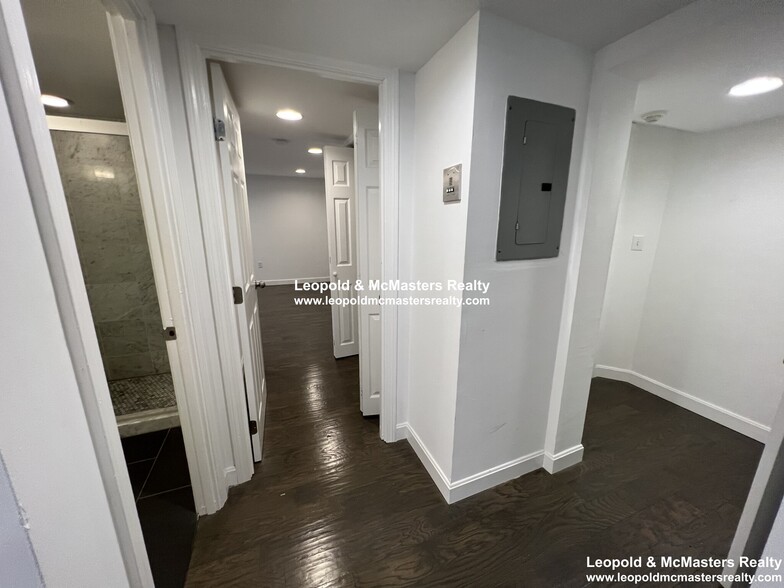Building Photo - 50 Queensberry St