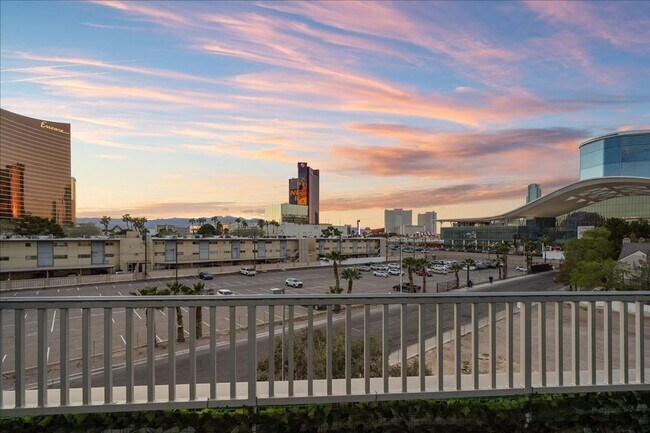 Building Photo - Fabulous Highrise Condo with Stripe Views!