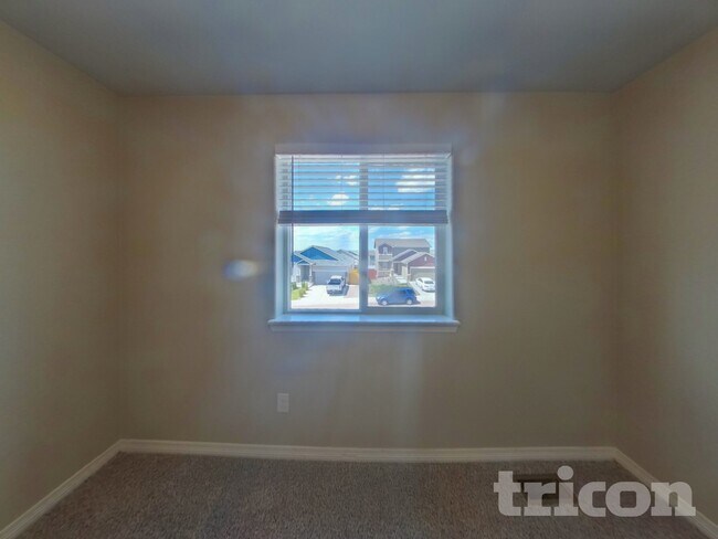 Building Photo - 10865 Aliso Dr