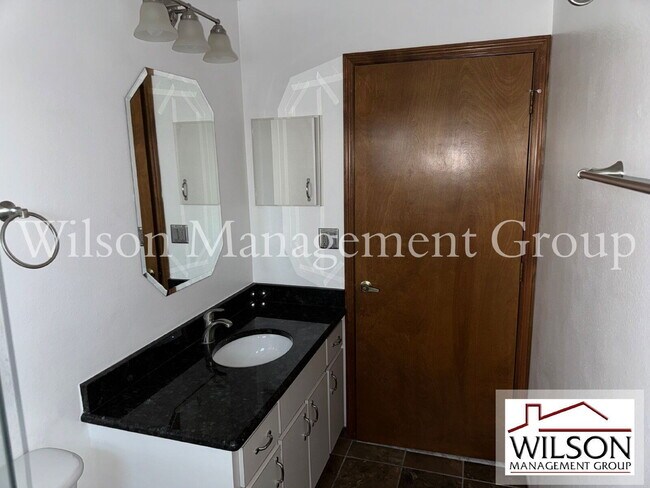 Building Photo - 1420 Flamingo Dr