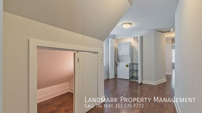 Building Photo - 2833 N Avers Ave