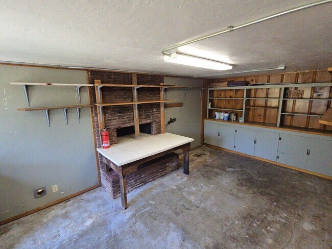 Building Photo - 4BD/2BA Eureka home close to schools, medical services