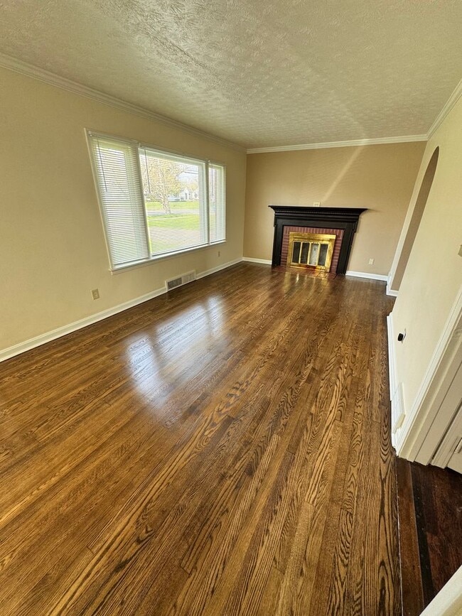 Building Photo - 625 Churchill Rd