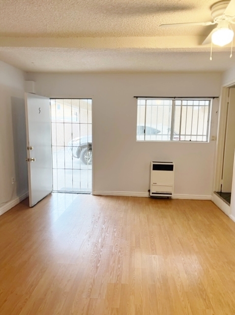 Building Photo - 4553 W 116th St